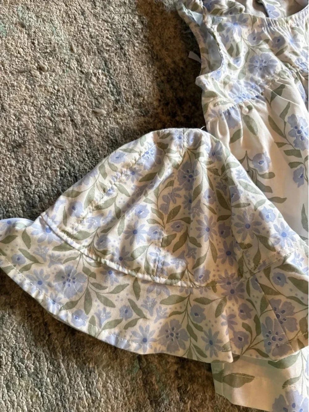 Carter’s 3-piece Girl’s Dress set. 3m. NWT!